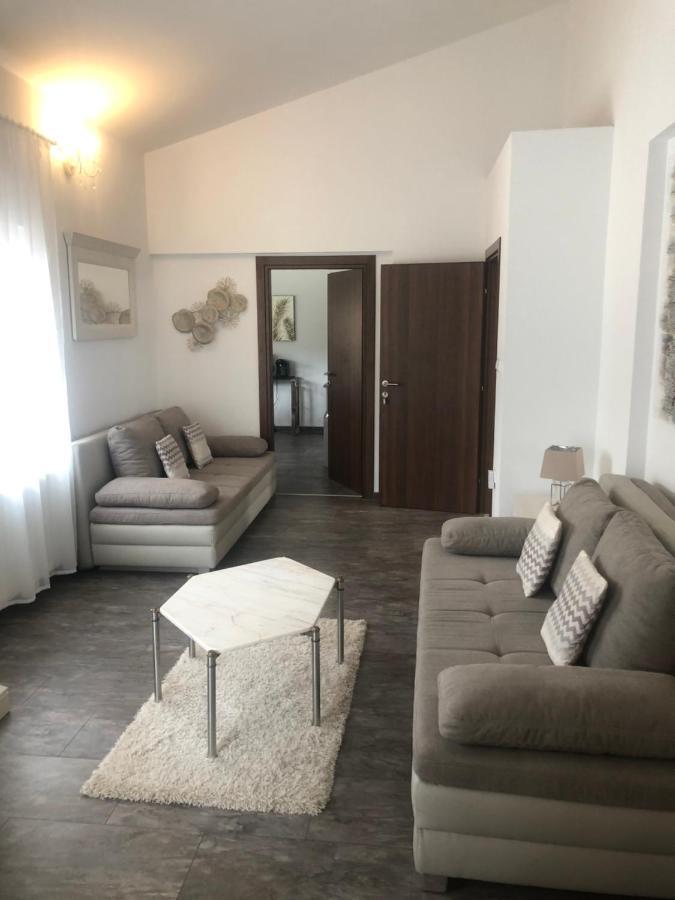 Grey Pearl With Free Ev Ch-Station Appartement Valbandon Buitenkant foto