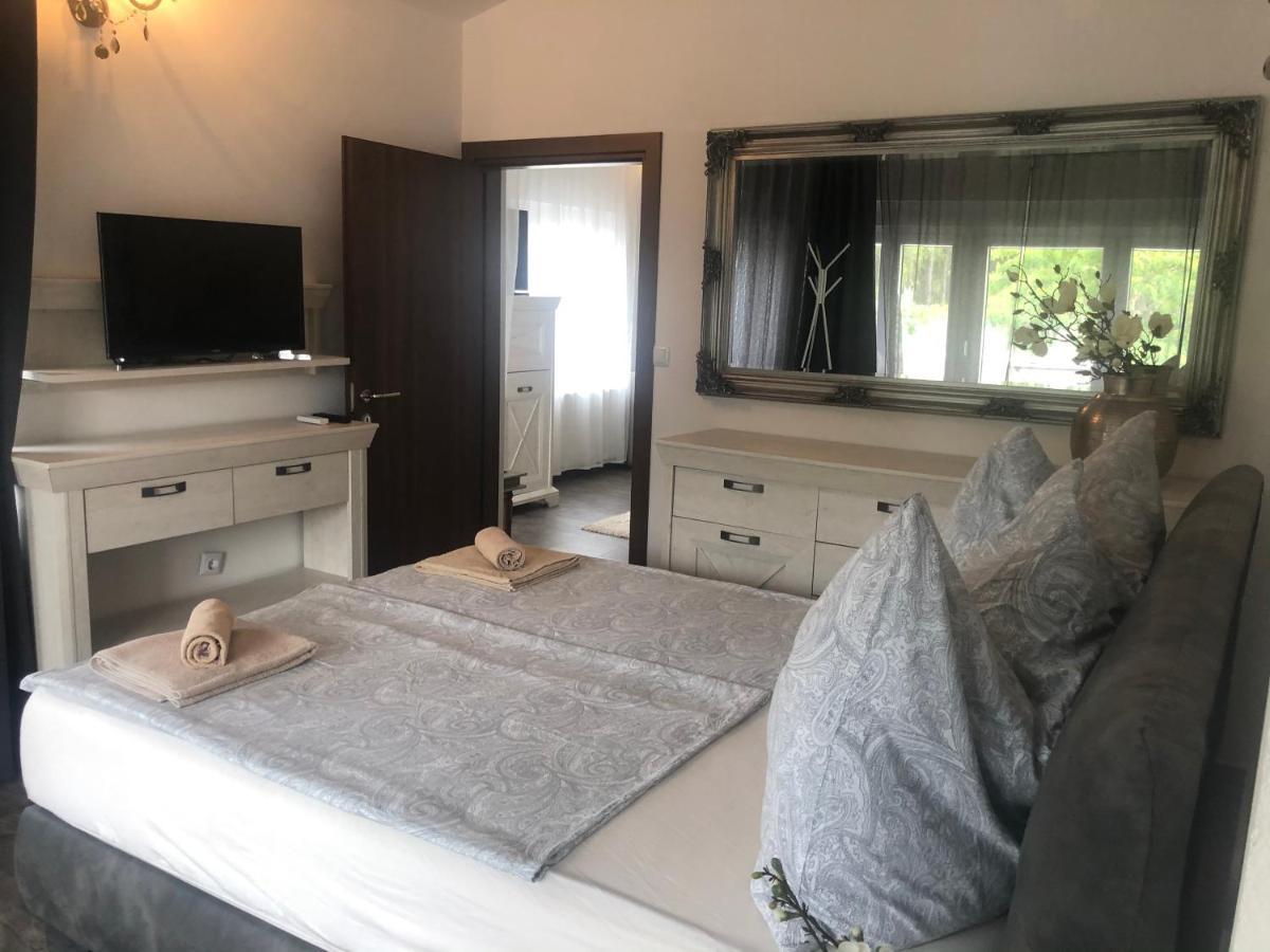 Grey Pearl With Free Ev Ch-Station Appartement Valbandon Buitenkant foto