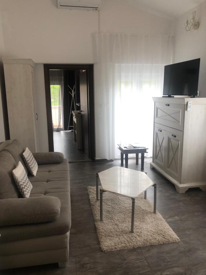 Grey Pearl With Free Ev Ch-Station Appartement Valbandon Buitenkant foto