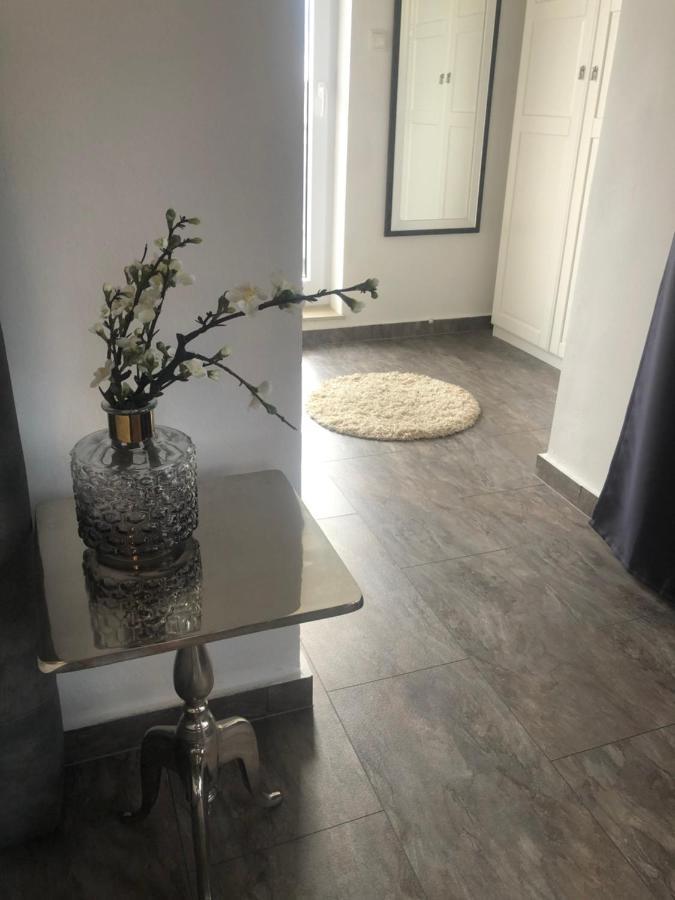 Grey Pearl With Free Ev Ch-Station Appartement Valbandon Buitenkant foto