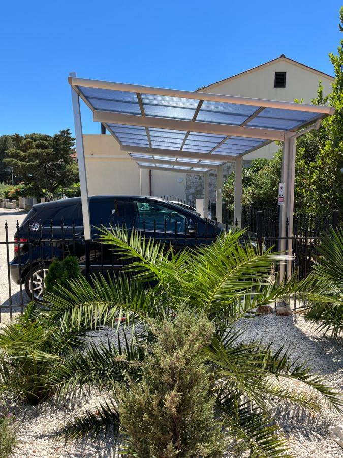 Grey Pearl With Free Ev Ch-Station Appartement Valbandon Buitenkant foto