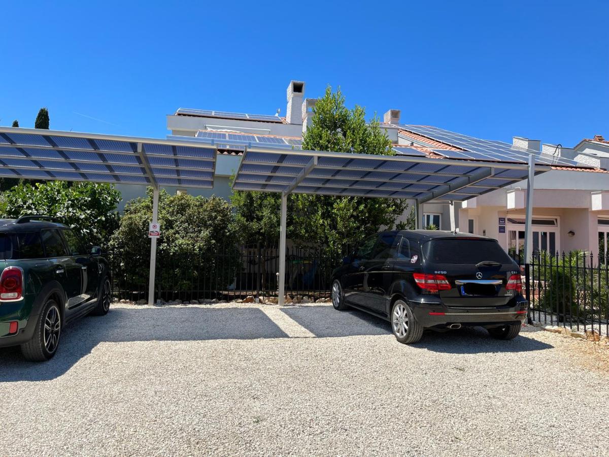 Grey Pearl With Free Ev Ch-Station Appartement Valbandon Buitenkant foto