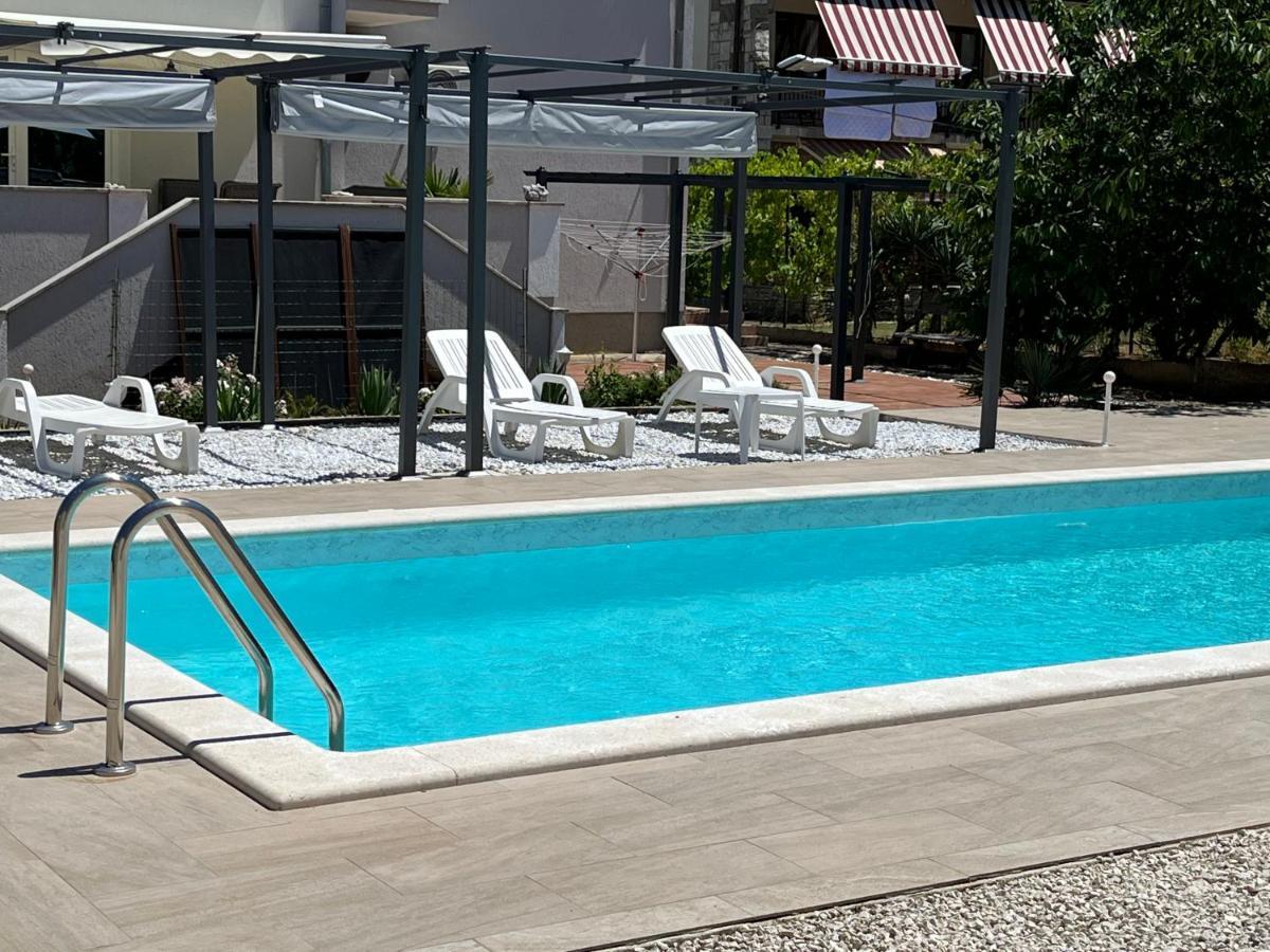 Grey Pearl With Free Ev Ch-Station Appartement Valbandon Buitenkant foto