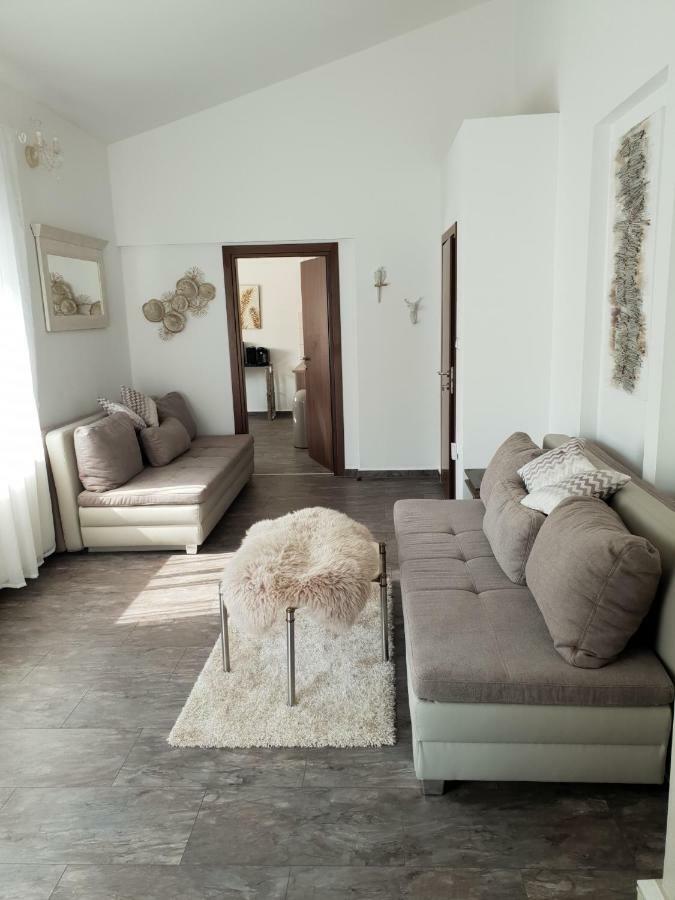 Grey Pearl With Free Ev Ch-Station Appartement Valbandon Buitenkant foto