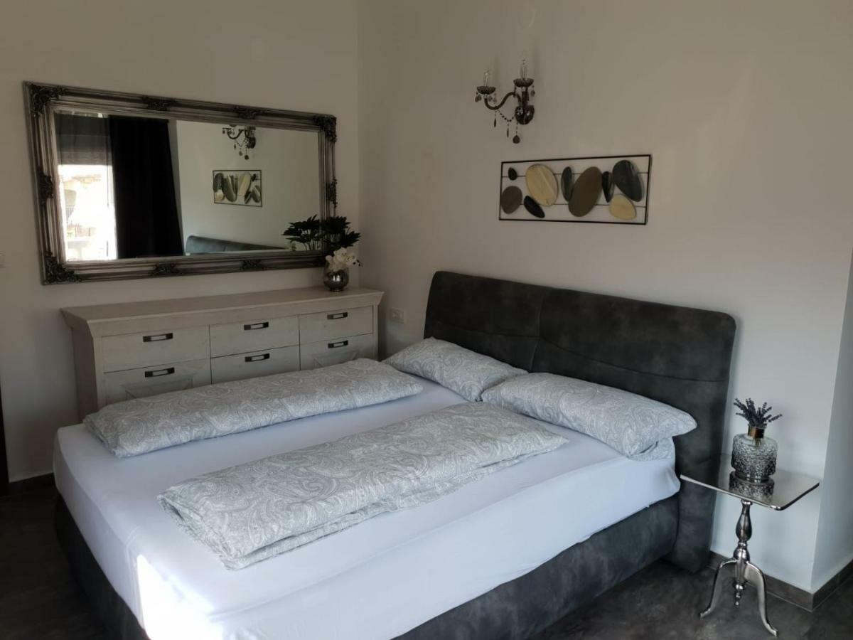 Grey Pearl With Free Ev Ch-Station Appartement Valbandon Buitenkant foto