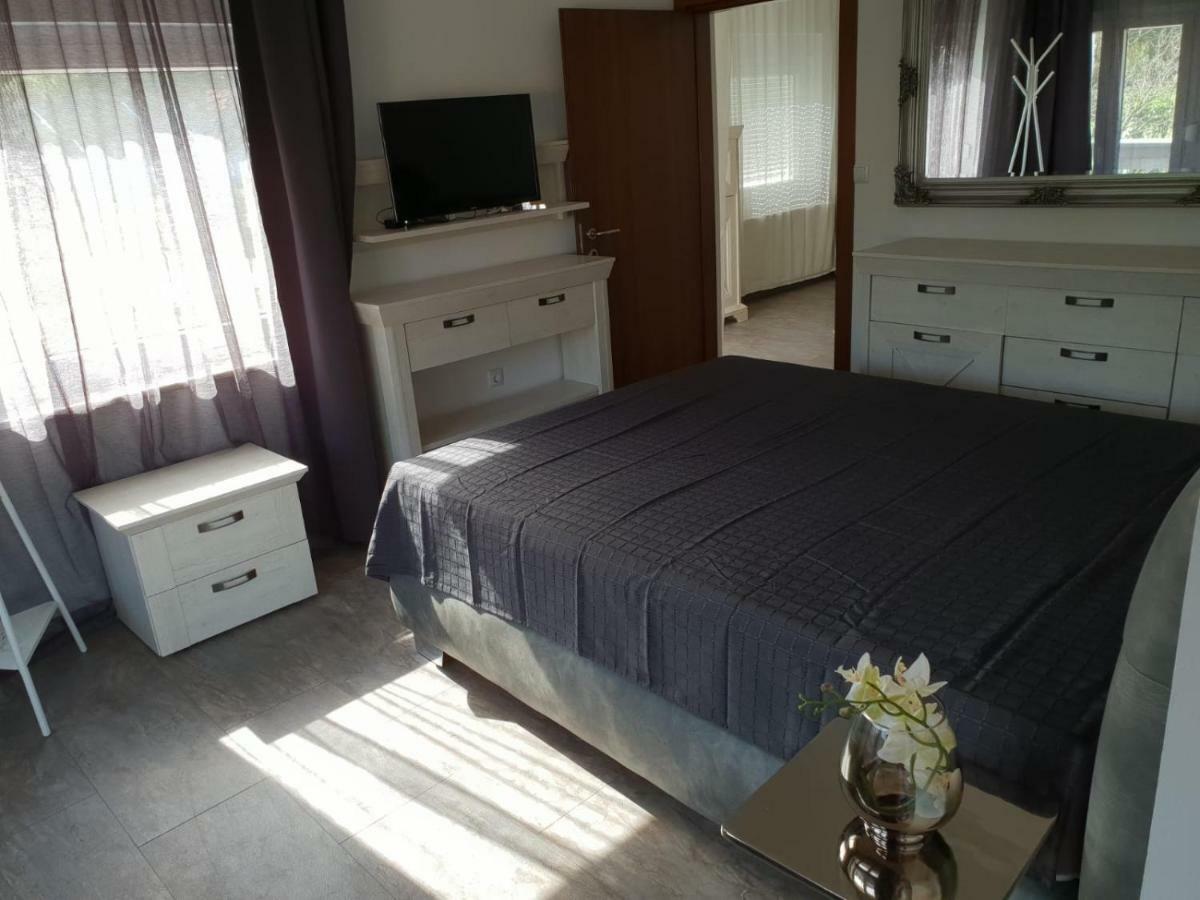 Grey Pearl With Free Ev Ch-Station Appartement Valbandon Buitenkant foto