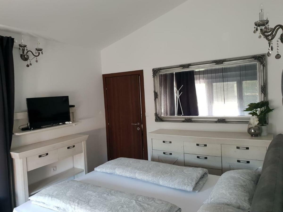 Grey Pearl With Free Ev Ch-Station Appartement Valbandon Buitenkant foto